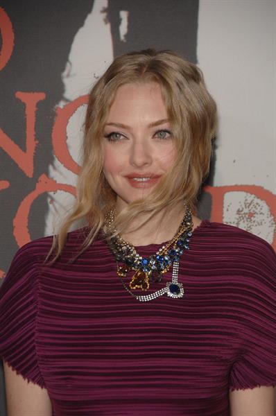 Amanda Seyfried Los Angeles premiere of Red Riding Hood at Graumans Chinese Theatre on March 7, 2011