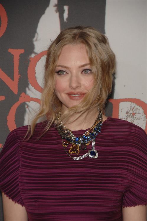 Amanda Seyfried Los Angeles premiere of Red Riding Hood at Graumans Chinese Theatre on March 7, 2011