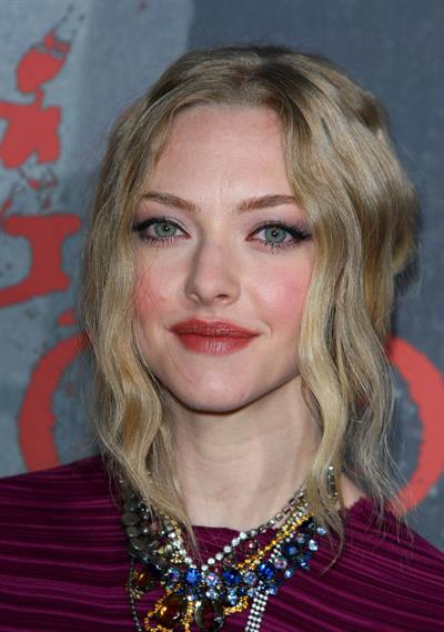 Amanda Seyfried Los Angeles premiere of Red Riding Hood at Graumans Chinese Theatre on March 7, 2011