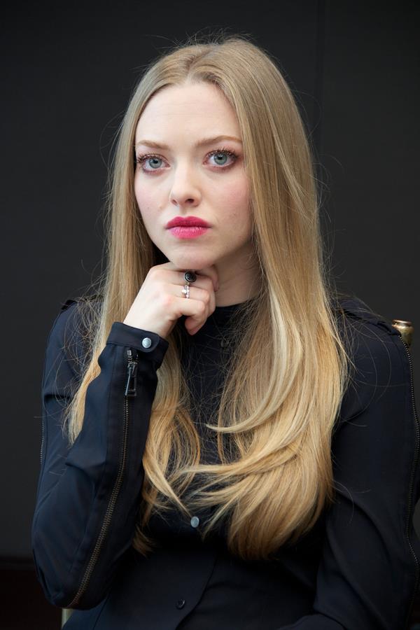 Amanda Seyfried  Les Miserables  Photocall 12/2/12  