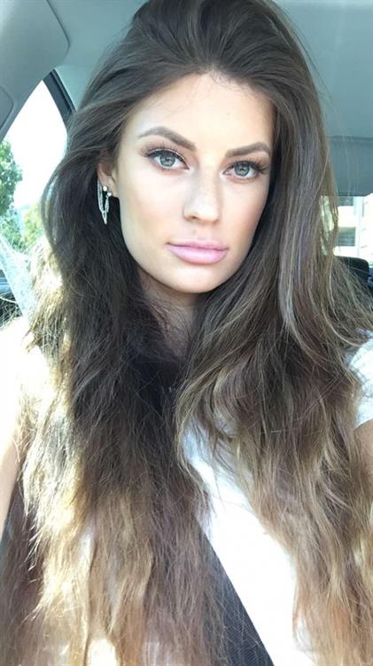 Hannah Stocking taking a selfie