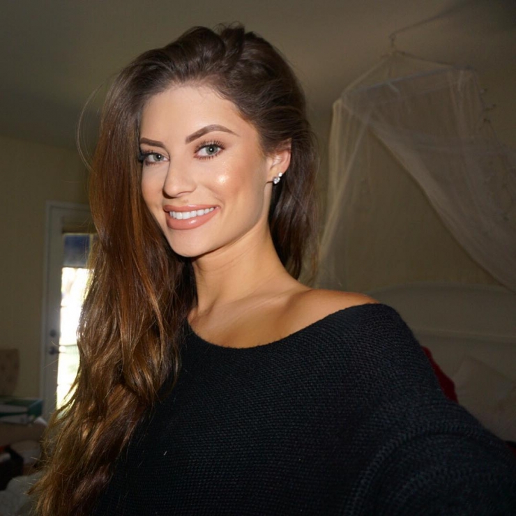 Hannah Stocking taking a selfie