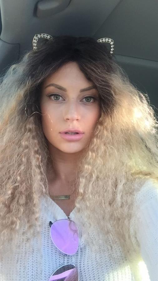 Hannah Stocking taking a selfie