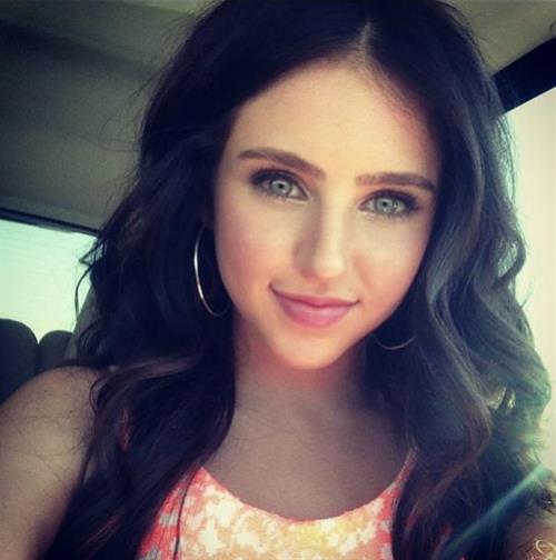 Ryan Newman taking a selfie