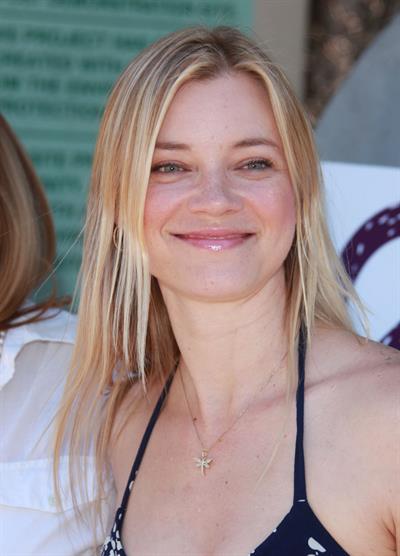 Amy Smart Environmental Media Assoc Organic Garden Lunch in Los Angeles on May 26, 2010 