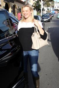 Amy Smart leaves a FedEx Office in Beverly Hills 12/21/12 