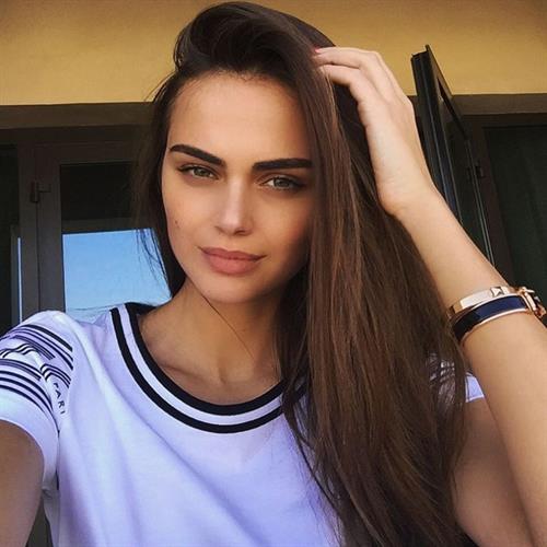 Xenia Deli taking a selfie