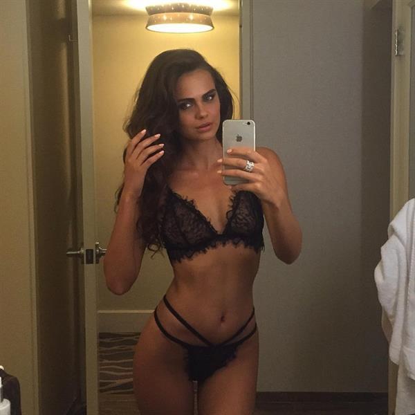 Xenia Deli in lingerie taking a selfie