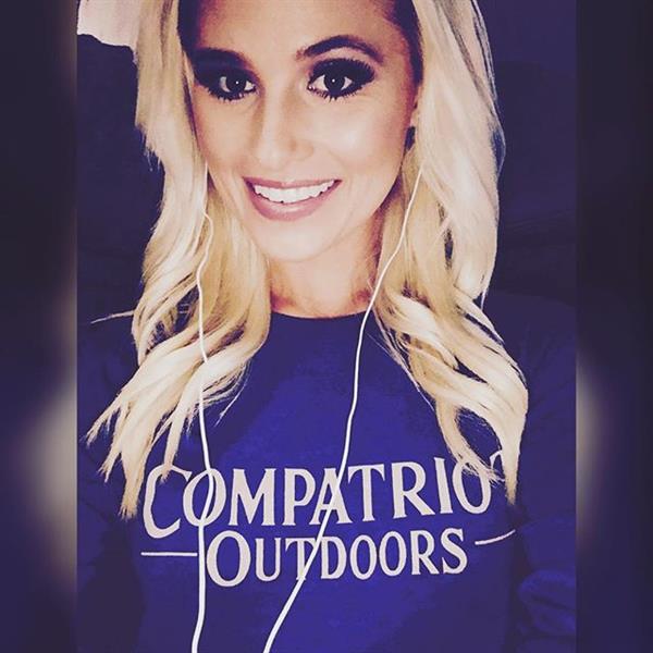 Tomi Lahren taking a selfie