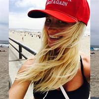 Tomi Lahren taking a selfie