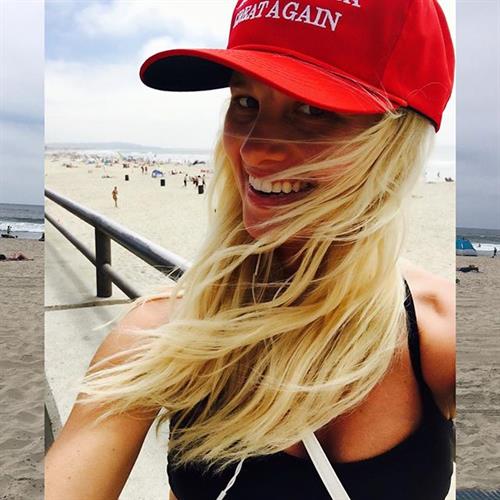 Tomi Lahren taking a selfie