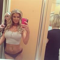 Kimber Cox taking a selfie