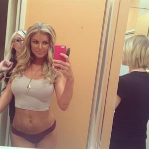 Kimber Cox taking a selfie