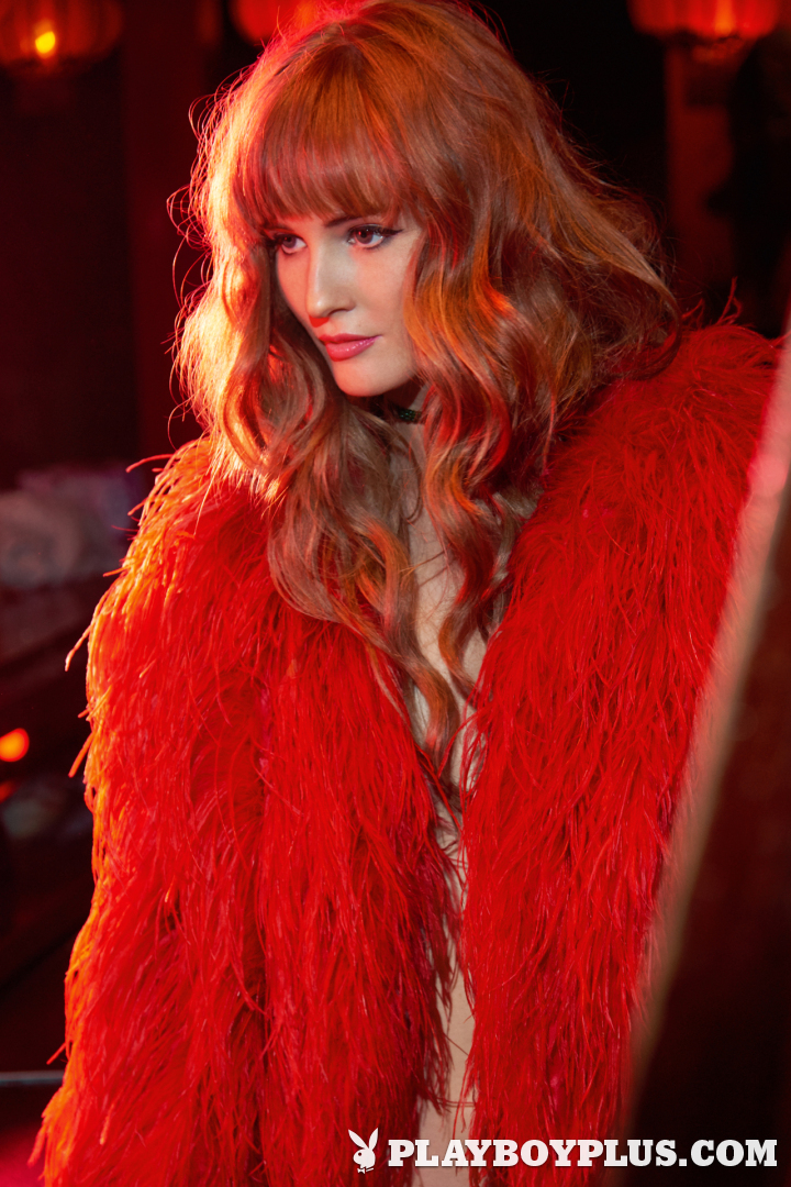 Playboy Cybergirl - Dominique Jane Nude at the bar (red lighting)