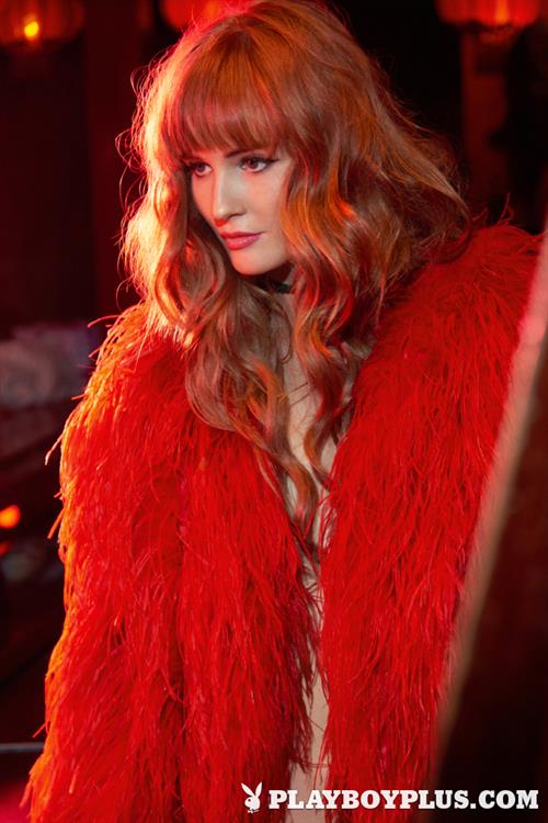 Playboy Cybergirl - Dominique Jane Nude at the bar (red lighting)