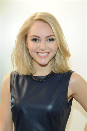 AnnaSophia Robb - Portraits At The Today Show In New York January 24, 2013 