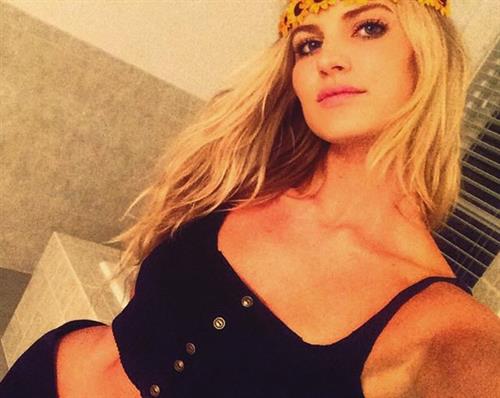 Kelly Thomas taking a selfie