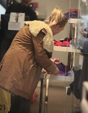 AnnaSophia Robb out shopping in New York City 12/21/12 