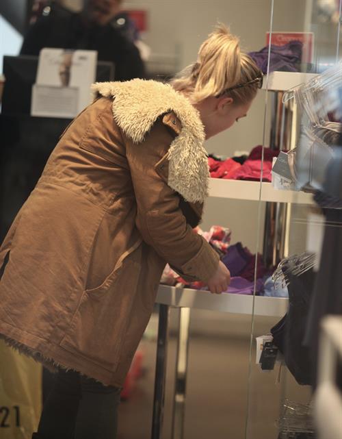 AnnaSophia Robb out shopping in New York City 12/21/12 