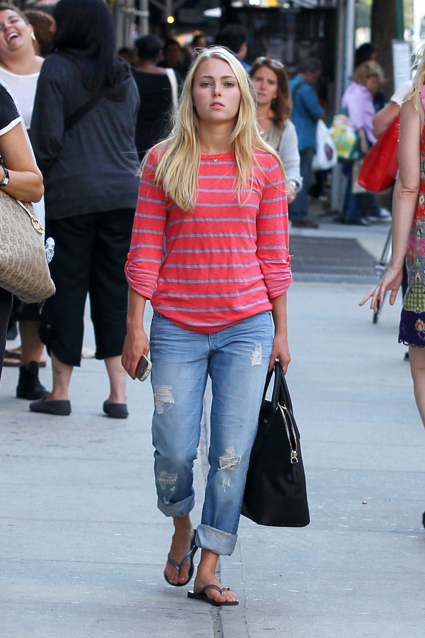 AnnaSophia Robb - out & about in New York City on Sept 12 2012