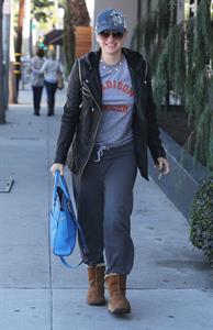 Anna Faris Stops by Salon Benjamin in West Hollywood (November 20, 2012) 