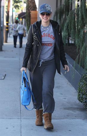 Anna Faris Stops by Salon Benjamin in West Hollywood (November 20, 2012) 