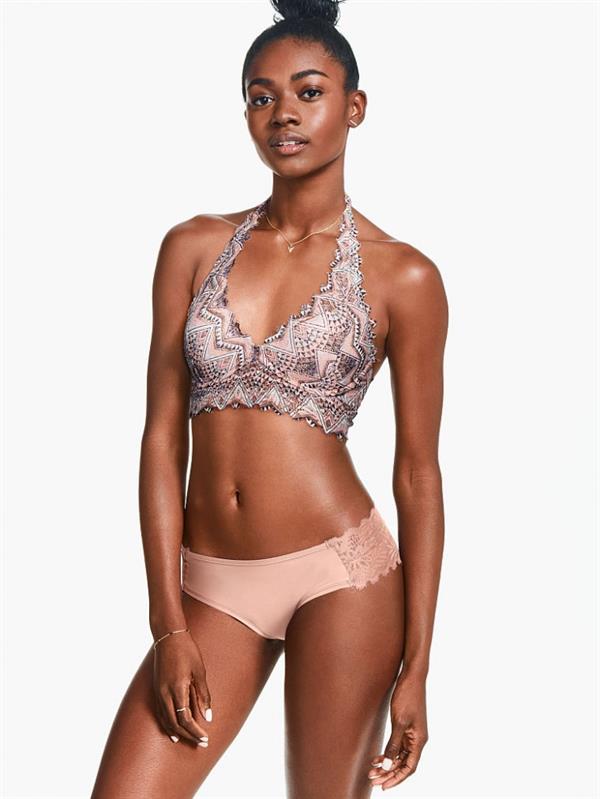 Zuri Tibby in lingerie