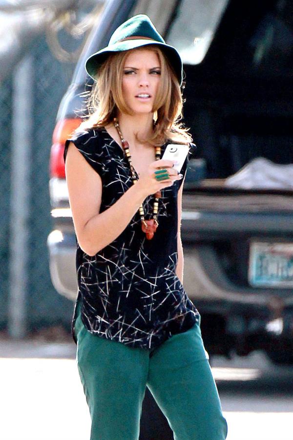 AnnaLynne McCord Filming 90210 in Los Angeles (November 14, 2012) 