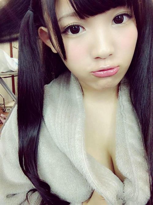 Jun Amaki taking a selfie