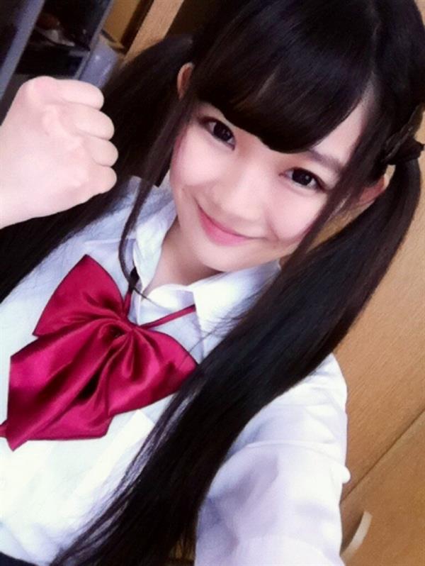 Jun Amaki taking a selfie