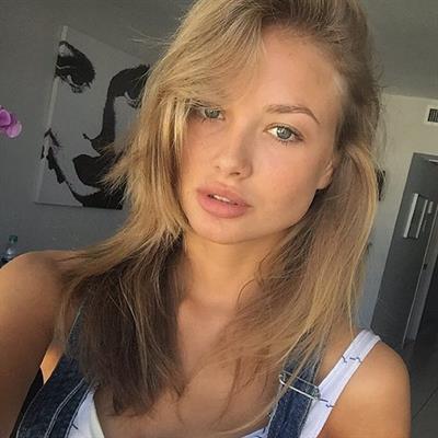 Aleksandra Nikolic taking a selfie