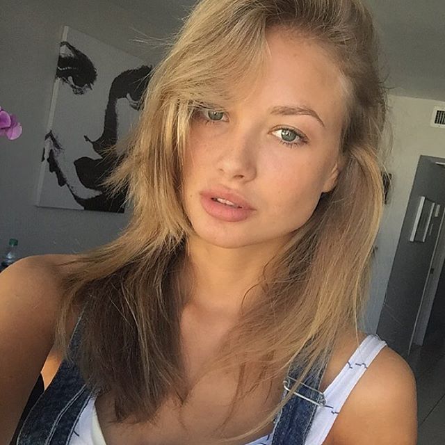 Aleksandra Nikolic taking a selfie