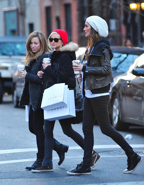 Ashlee Simpson shopping in NYC 1/6/13  