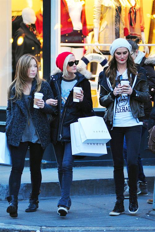 Ashlee Simpson shopping in NYC 1/6/13  