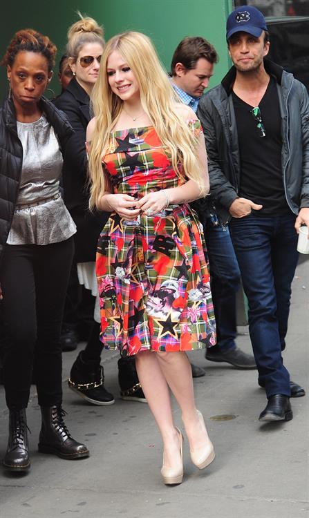 Avril Lavigne – “Good Morning America” NYC 11/5/13  