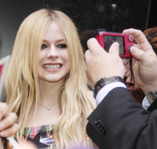 Avril Lavigne – “Good Morning America” NYC 11/5/13  