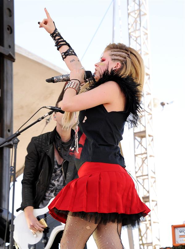 Avril Lavigne – iHeartRadio Music Festival 9/21/13  