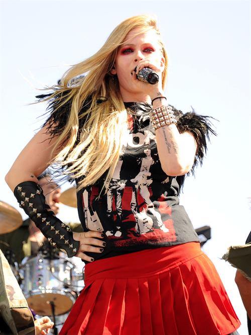 Avril Lavigne – iHeartRadio Music Festival 9/21/13  