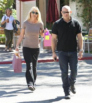 Britney Spears out shopping in Calabasas 10/23/12 