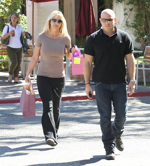 Britney Spears out shopping in Calabasas 10/23/12 