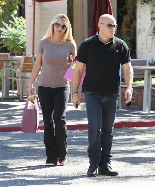 Britney Spears Pictures Britney Spears out shopping in Calabasas 10/23/12