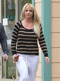 Britney Spears Leaving hair salon with her bodyguard in Beverly Hills (October 20, 2012) 