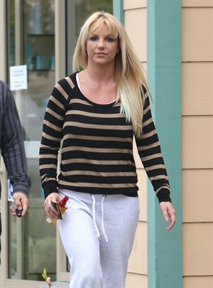 Britney Spears Leaving hair salon with her bodyguard in Beverly Hills (October 20, 2012) 