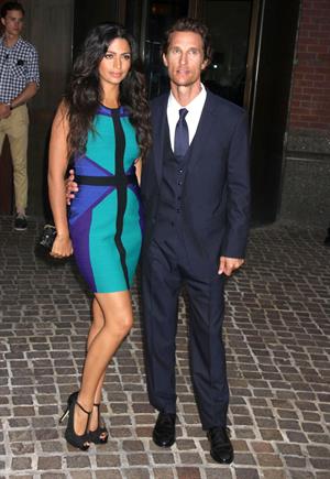 Camilla Alves pregnant in New York
