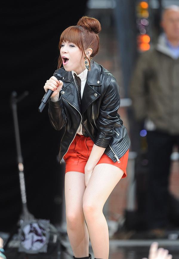 Carly Rae Jepsen - Performs Live as Part of Good Morning America's 2013 Summer Concert in New York City (14.06.2013) 