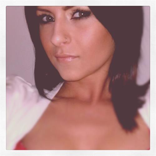 Neon Lynxie taking a selfie