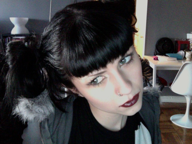 Neon Lynxie taking a selfie