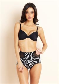 Mayra Suárez in lingerie