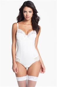 Mayra Suárez in lingerie