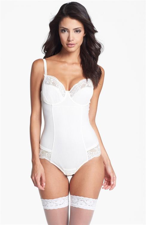 Mayra Suárez in lingerie